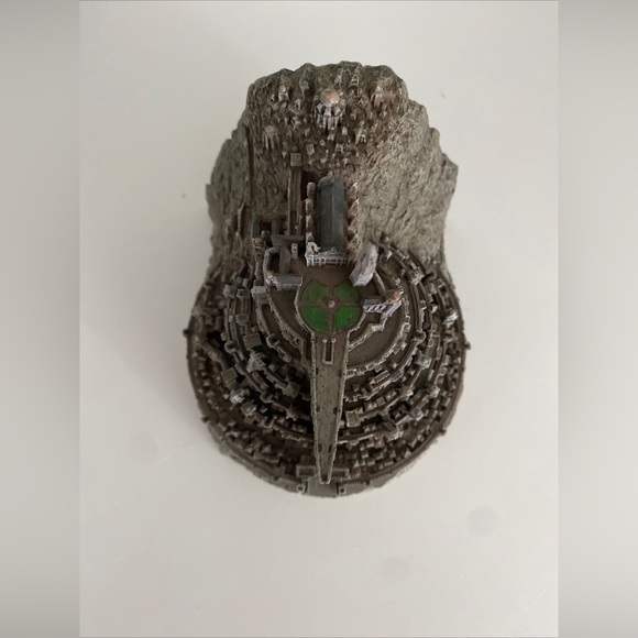 EUC Lord of the Rings Mina’s Tirith catch all sculpture from WETA - Picture 8 of 15